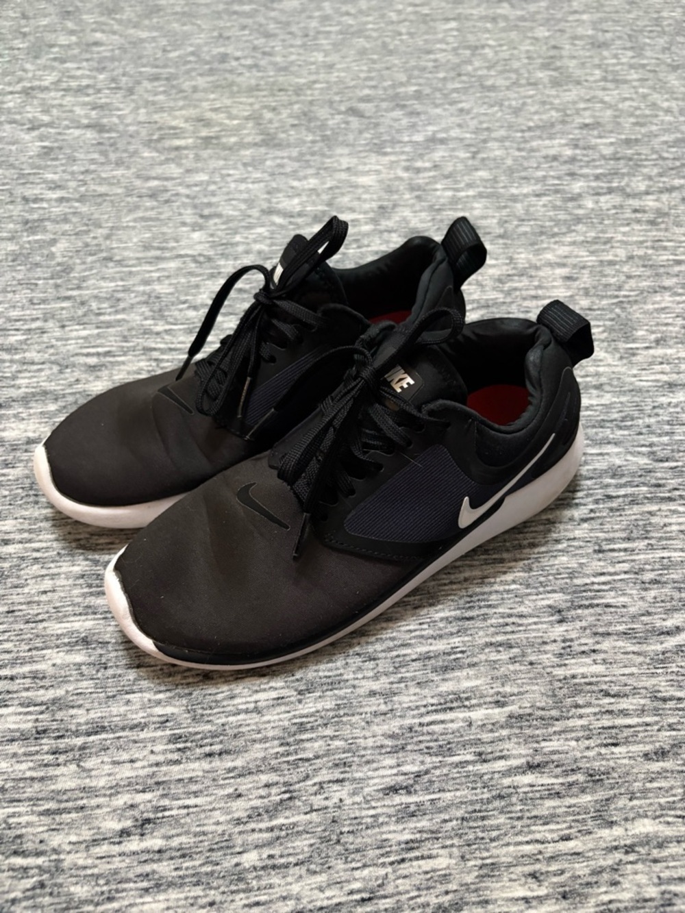 Nike Lunarsolo Athletic Shoes Size 7